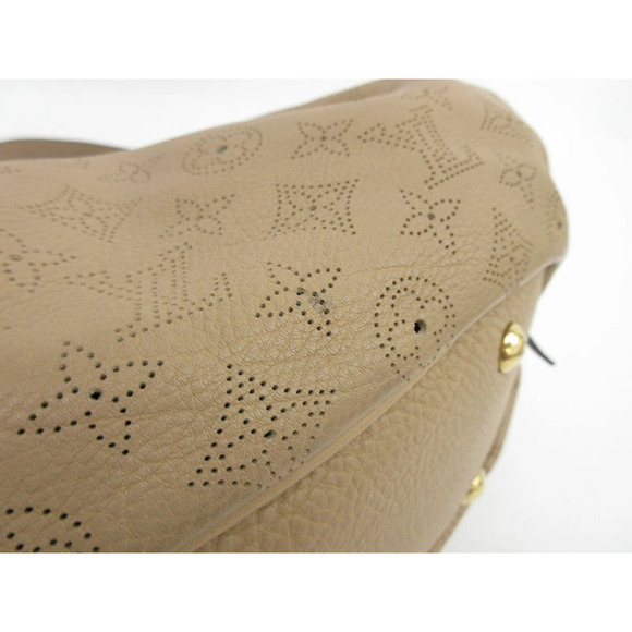 Louis Vuitton Mahina Bella Magnolia 1875511 – FASHIONPHILE LOUIS VUITTON Monogram Mahina XS Shoulder Bag Bisque Beige